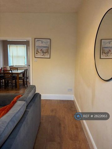 2 bedroom terraced house to rent - Photo 2