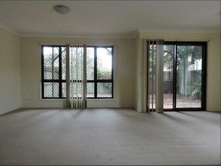 2 bedroom Townhouse - Perfect Position - Photo 2