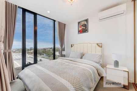 Breathtaking Bay Views in the Heart of Port Melbourne - Photo 5