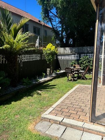 Chic 4BR Townhouse in Mount Maunganui - Photo 2