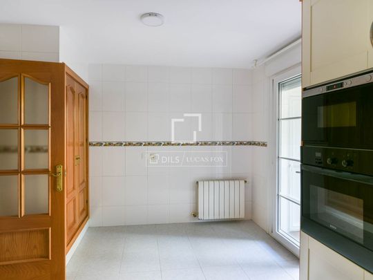 3 Bedroom apartment with 60m² garden for rent in Malagueta - El Limonar - Photo 1