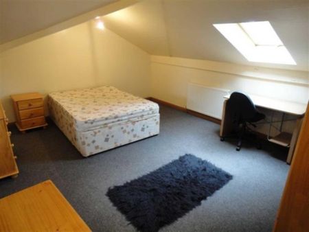 4 bedroom flat to rent - Photo 3