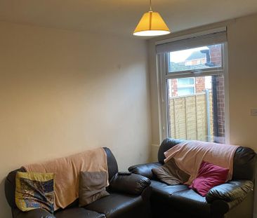 4 bedroom terraced house to rent - Photo 1