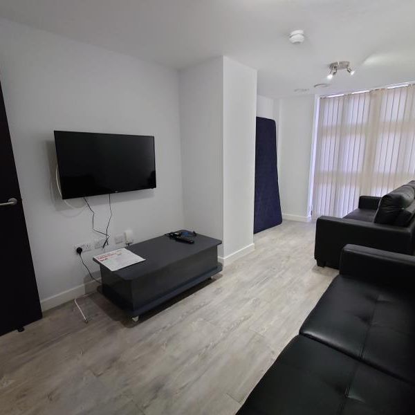 5 bedroom flat share to rent - Photo 1