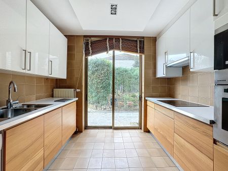 House - for rent - Photo 2