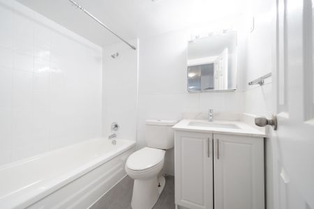 For Lease - 5 Glamorgan Avenue Unit# 901, Toronto, Ontario - Photo 4