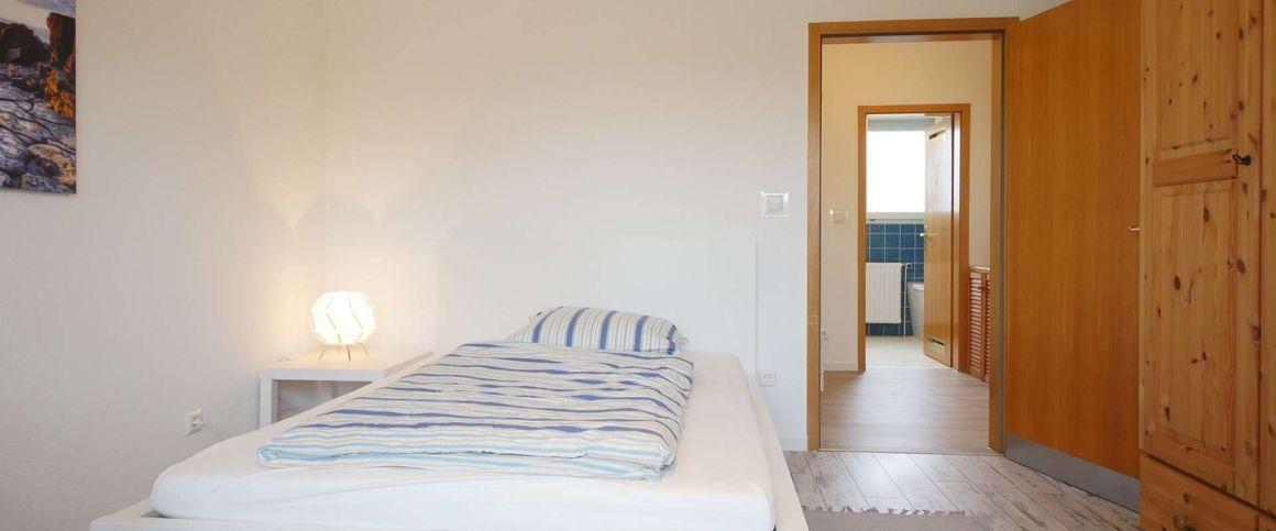 Schöne 4-Zimmer Wohnung mit Internet und Balkon in Langenhagen - Photo 1