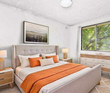 Top Floor One Bedroom With Lock Up Garage - Photo 1