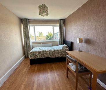 Room in a Shared House, Blanchard Close, SE9 - Photo 3