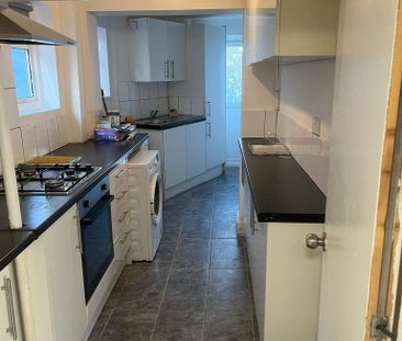 1 bedroom in a house share to rent - Photo 4