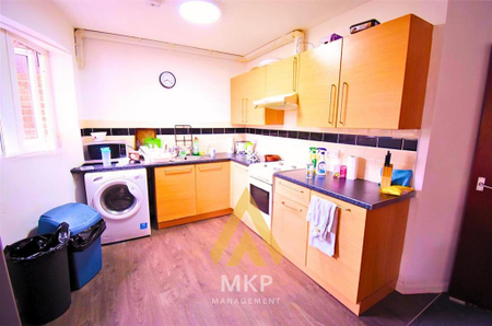 4 bedroom flat to rent - Photo 5