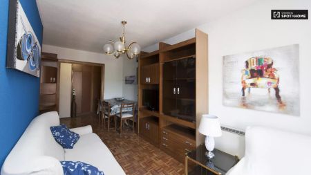 Double bed in Room in a shared 5-bedroom apartment for rent in Alcalá de Henares - Photo 2