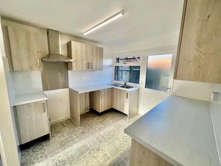 3 bedroom terraced house to rent - Photo 2