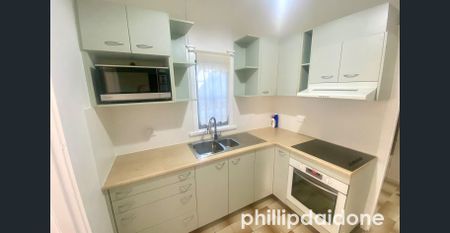 CHARMING FAMILY HOME - Photo 2