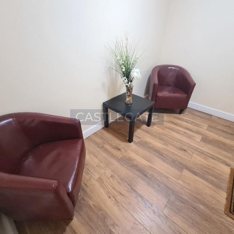 1 bedroom triplex to rent - Photo 1