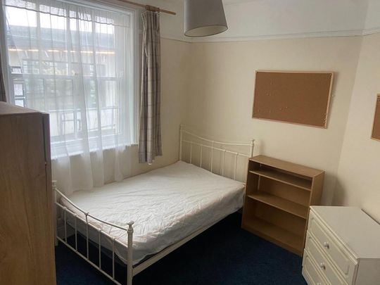 1 bedroom in a house share to rent - Photo 1