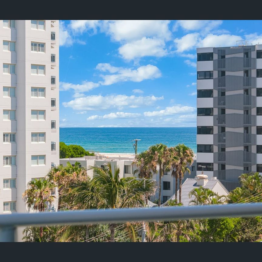 TIDY BEACHFRONT APARTMENT - Photo 1
