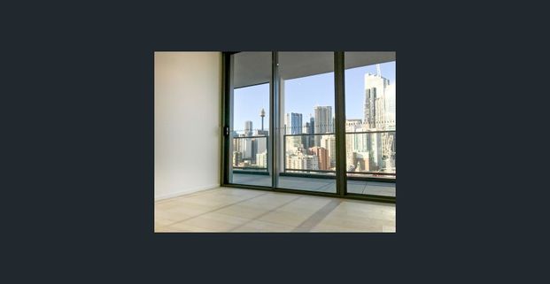 SPACIOUS ONE BEDROOM APARTMENT WITH PARKING - LEVEL 21 - Photo 1