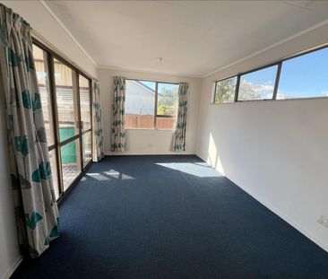 Sunny Art Deco home - Photo 1