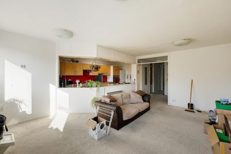 2 Bed Flat - Photo 3