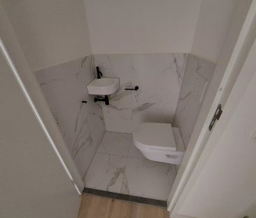 Te huur: Appartement Burgemeester Baumannlaan 177 A in Rotterdam - Photo 2