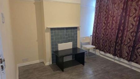 Scotts Road, Southall, UB2 - Photo 3