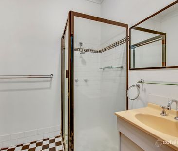 Charming 2-Bedroom Home in New Farm - Photo 3