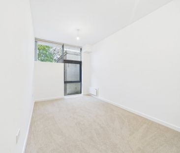Lakeside East, The Causeway, Staines-Upon-Thames,TW18 - Photo 4