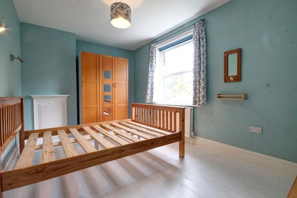 2 bedroom end of terrace house to rent - Photo 1