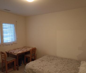 Appartement de 2.5 pièces au 2ème étage avec grand balcon - Photo 2