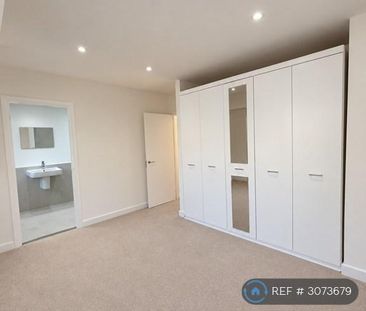 5 bedroom semi-detached house to rent - Photo 4