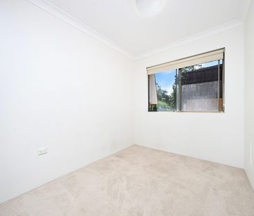 Conveniently located - Photo 2