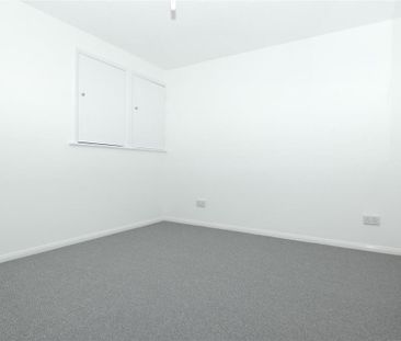 2 bedroom end of terrace house to rent - Photo 5