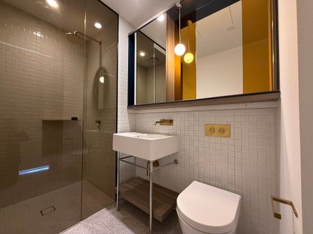 Modern 2-Bed, 2-Bath in a Prime Carlton Location - Photo 4