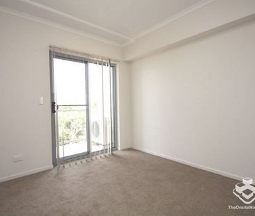 Modern & Spacious Two-Bedroom Apartment in Mount Gravatt East - Photo 4