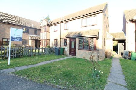 Hedley Rise - Wigmore - Bedroom House, LU2 - Photo 2