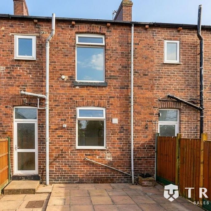 2 bedroom terraced house to rent - Photo 1