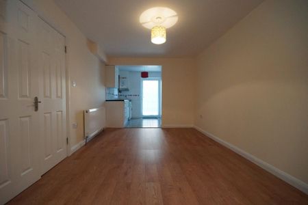 4 bedroom end of terrace house to rent - Photo 3