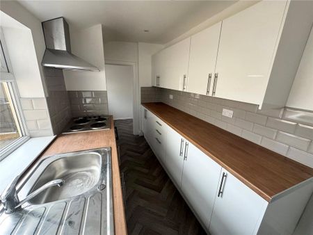 3 bedroom terraced house to rent - Photo 5