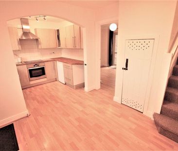 3 bedroom end of terrace house to rent - Photo 5