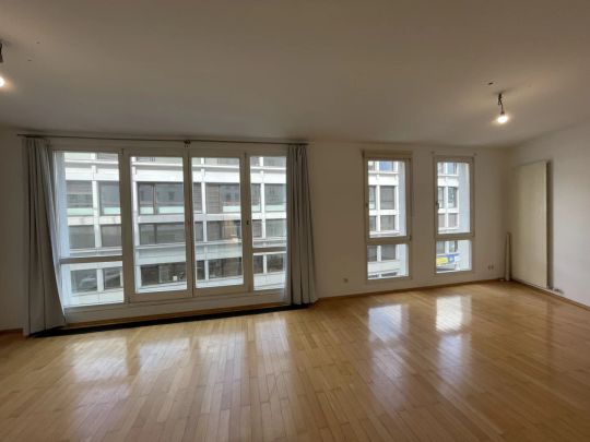 3 Zimmer Wohnung mit Gemeinschaftsdachterrasse direkt beim Karlsplatz! - Photo 1