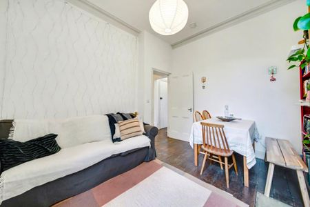 2 bedroom ground floor flat to rent - Photo 2