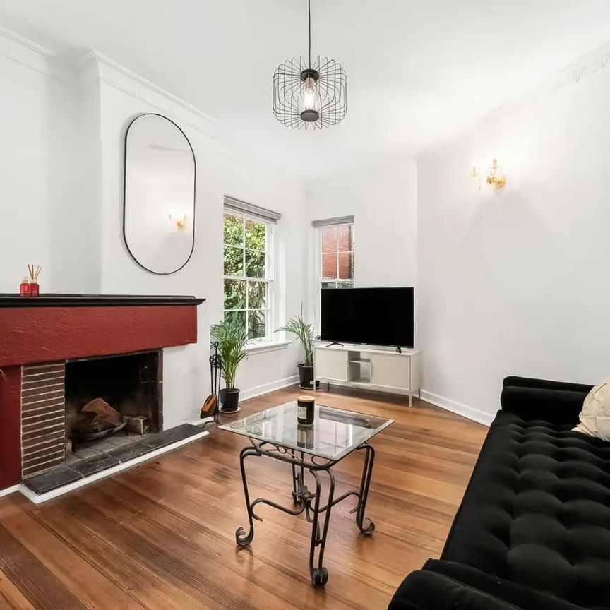 “Furnished art deco brilliance in prime location” - Photo 1