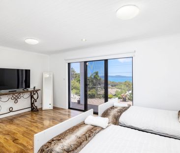 4 Bedroom furnished home with inground pool and spectacular water v... - Photo 3