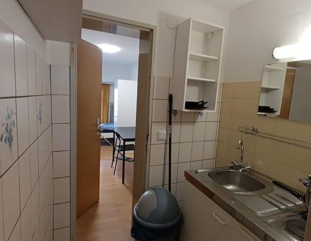 Möblierte 1 Zimmer Wohnung mit Bad und Küche in 60488 Frankfurt - Photo 1