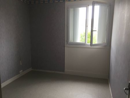 TILLIERES SUR AVRE - T4 de 80 m² - Photo 2