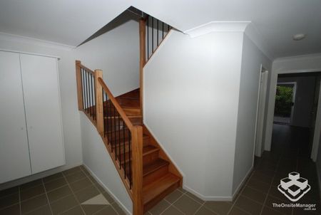 TOWNHOUSE IN BEAUTIFUL GATED COMPLEX - Photo 4