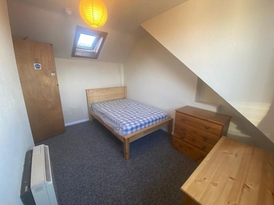 1 bedroom in a house share to rent - Photo 1