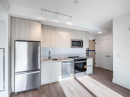 For Lease - 3250 Carding Mill Trail Unit# 231, Oakville, Ontario - Photo 2