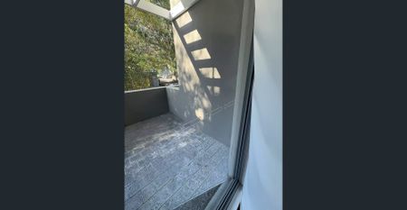 🏡【Bright North-Facing Split-Level Apartment | Prime Waterloo Location | Near USYD / UNSW / UTS】!CONFIRM THE LEASE TERM IN ADVANCE! - Photo 4
